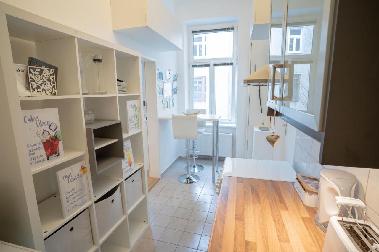 Appartamento Cozy Modern Nest In The Heart Of Vienna With Netflix Esterno foto