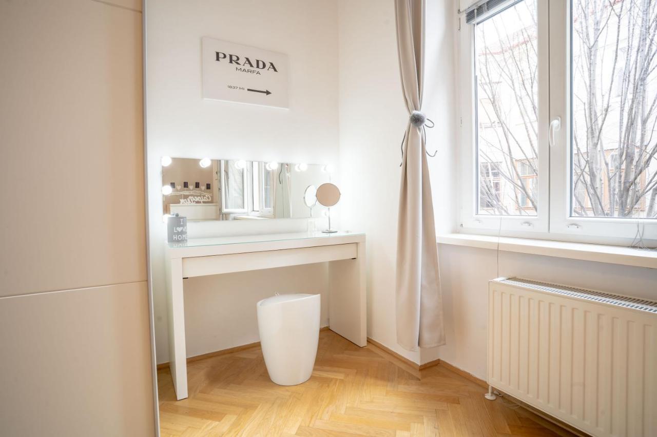 Appartamento Cozy Modern Nest In The Heart Of Vienna With Netflix Esterno foto
